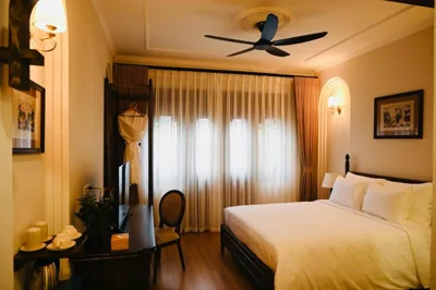 Suite met balkon en uitzicht op de stad — La Belle Maison